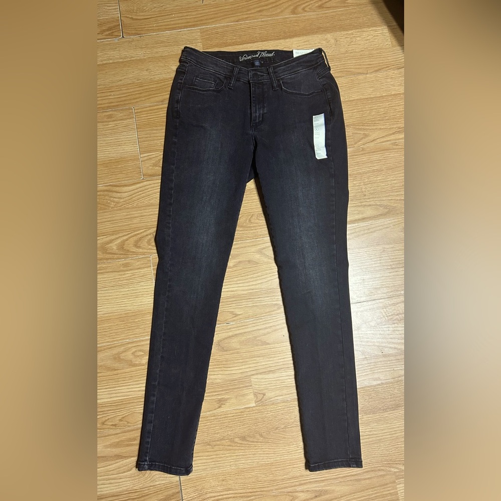 NWT Ladies 8 curvy Universal thread black wash denim skinny jeans straight leg